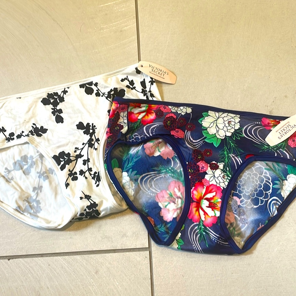 NWT Victoria’s Secret hiphuggers M